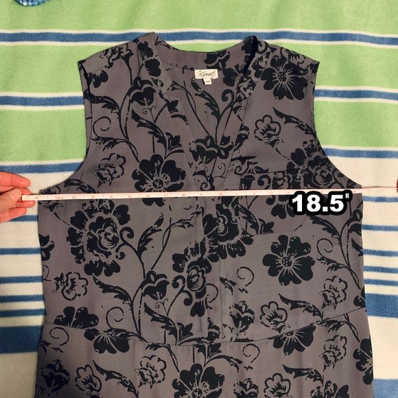 Lengthy Chiffon V-Neck Blouse - Picture 6 of 8